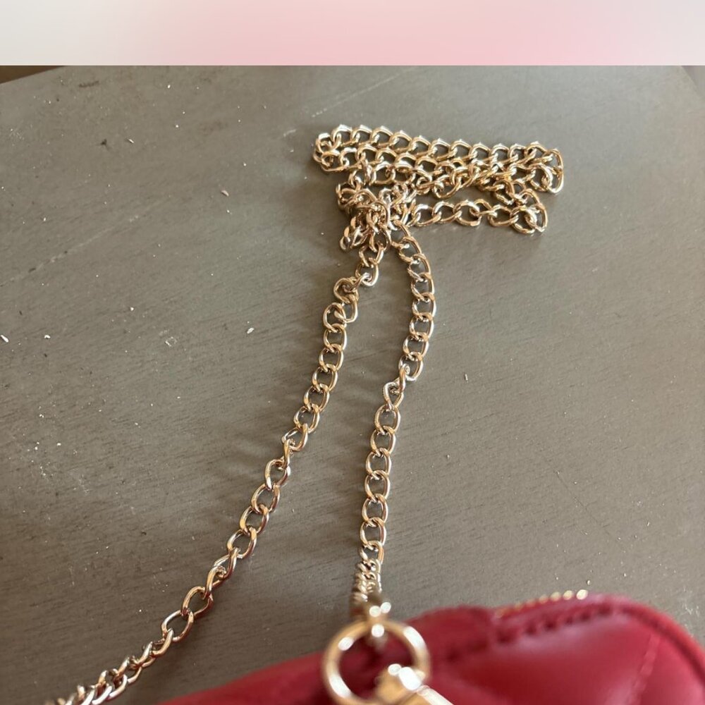 RED QUILTED PURSE WITH HANDLE - Picture 2 of 4